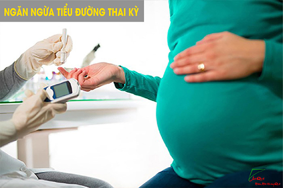 BÀ BẦU UỐNG NƯỚC NỤ VỐI, NÊN HAY KHÔNG NÊN?